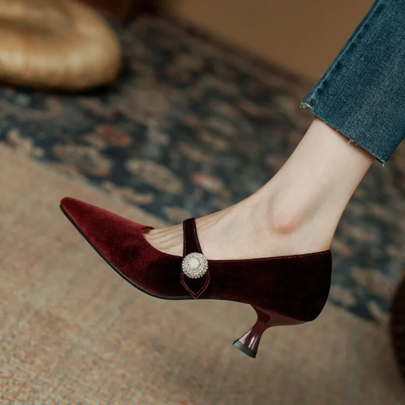 Shoes Women Pumps - Czerwone szpilki Mary Jane z ostrym
