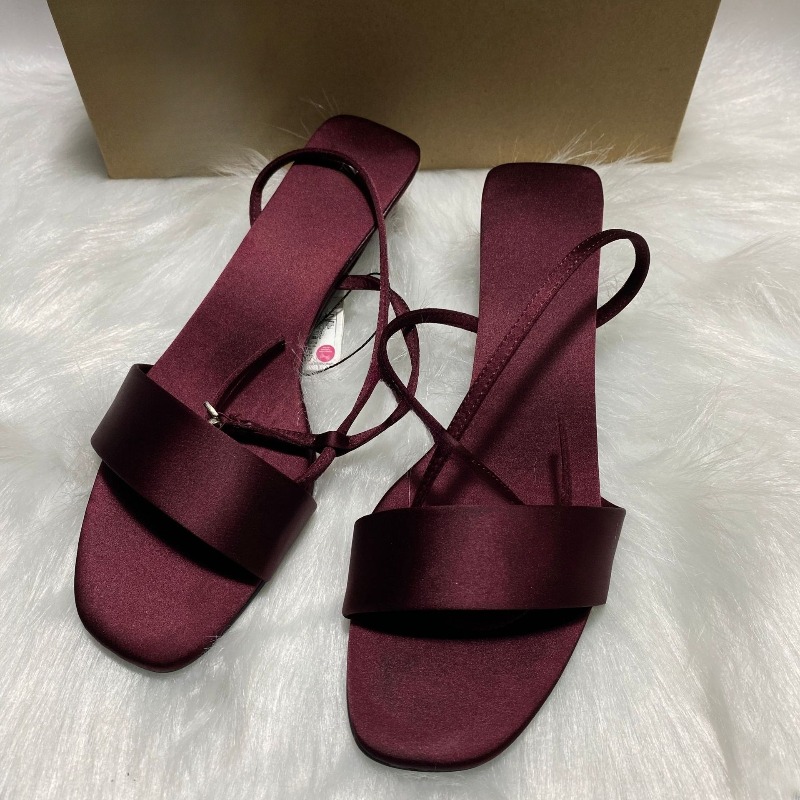 Women Shoes Brands - Luksusowe satynowe sandały damskie na niskim